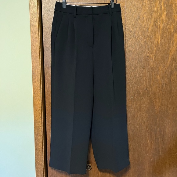 ARITZIA WILFRED EFFORTLESS CROPPED PANT - SIZE 4 - Picture 1 of 3